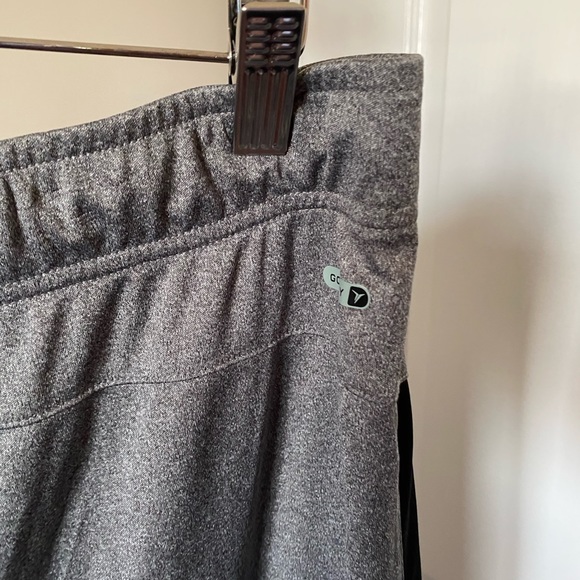 Old Navy Active Shorts - Picture 6 of 8